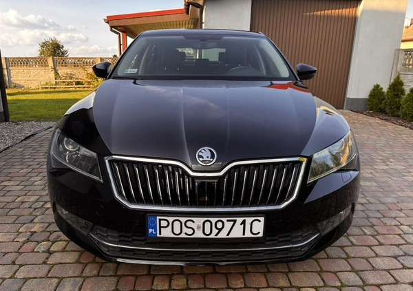 Skoda Superb cena 65000 przebieg: 102000, rok produkcji 2018 z Miłomłyn małe 67